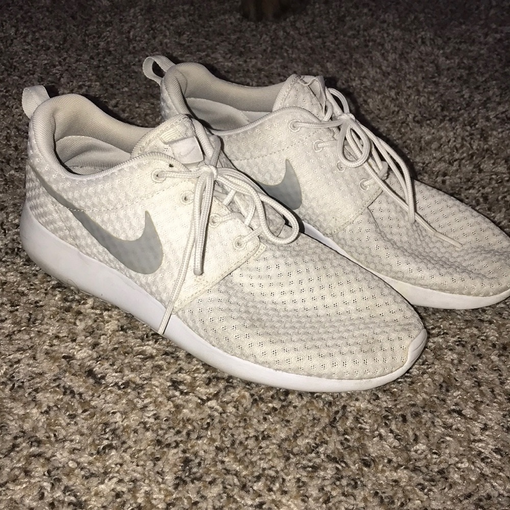 All white nike roshes